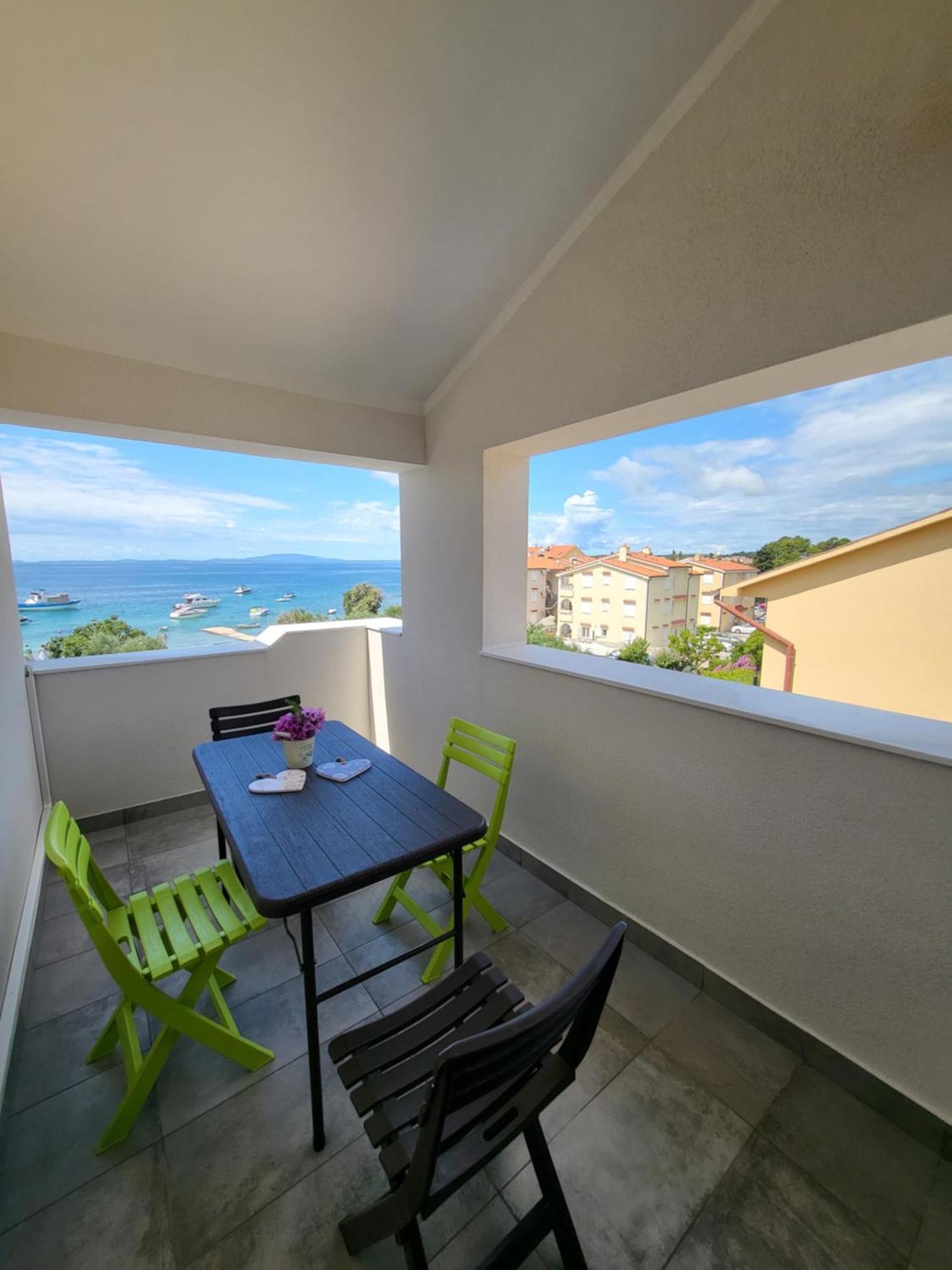 Banjol Apartments & Rooms Fam Ribaric מראה חיצוני תמונה