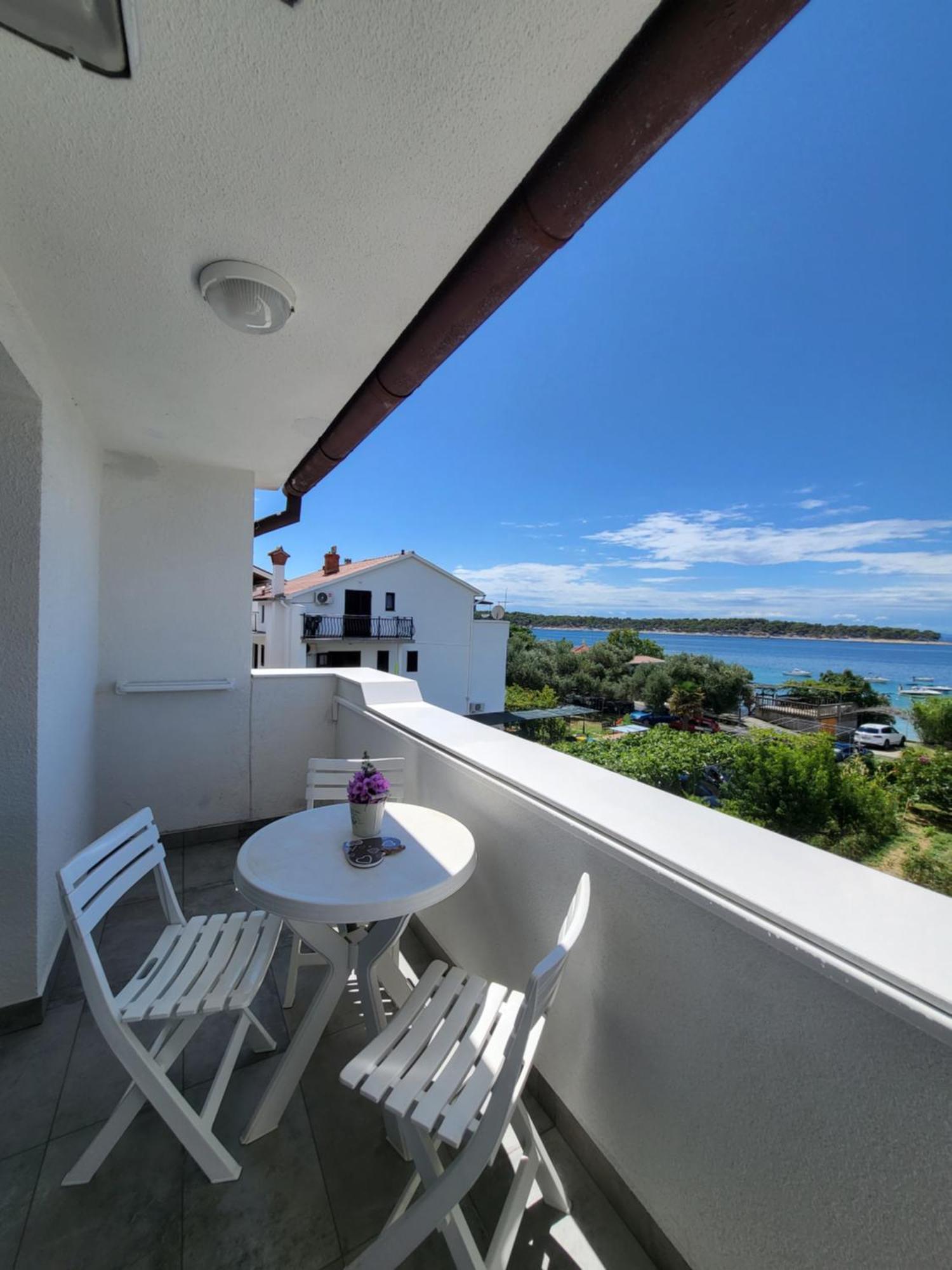 Banjol Apartments & Rooms Fam Ribaric מראה חיצוני תמונה